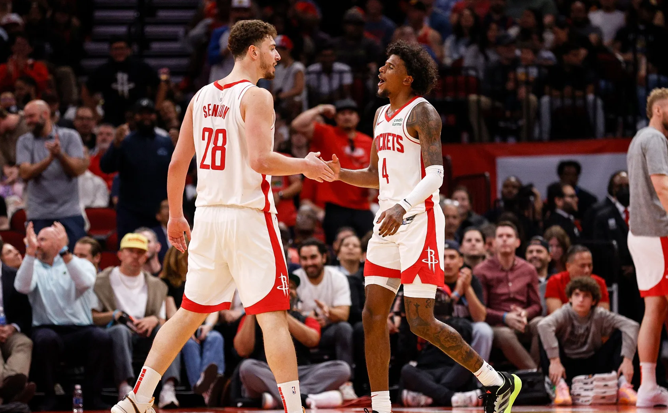 雄鹿东部第一守将表现持续神勇,球队胜率领先 雄鹿东部第一守将表现持续神勇,球队胜率领先