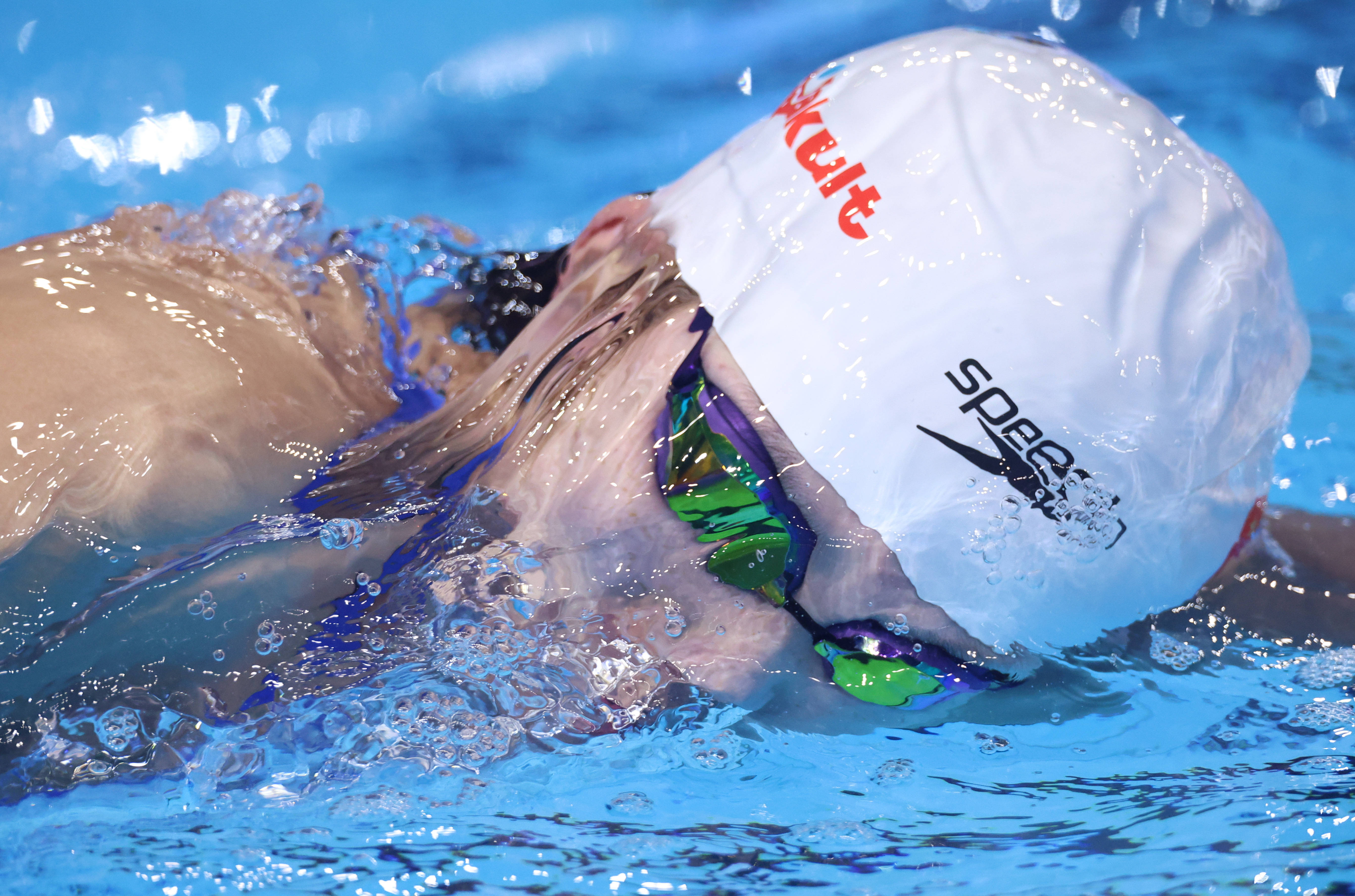 游泳选手刷新纪录，创造历史新高