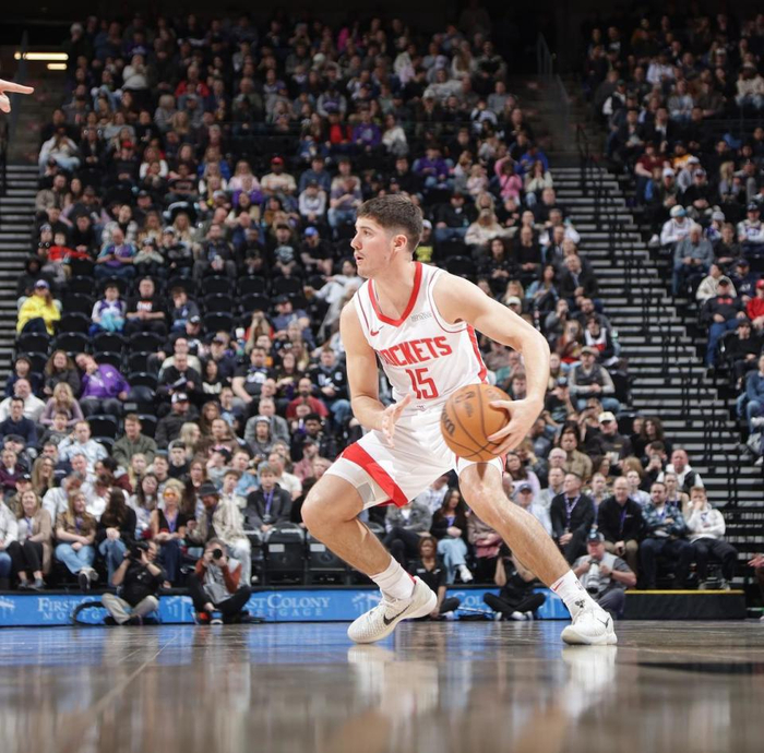 戈登独砍分：猛龙主场取胜，活塞遭遇主场失利的简单介绍