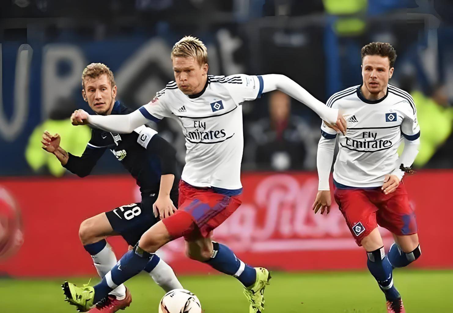 包含沙尔克客场不敌柏林赫塔，遗憾失利的词条