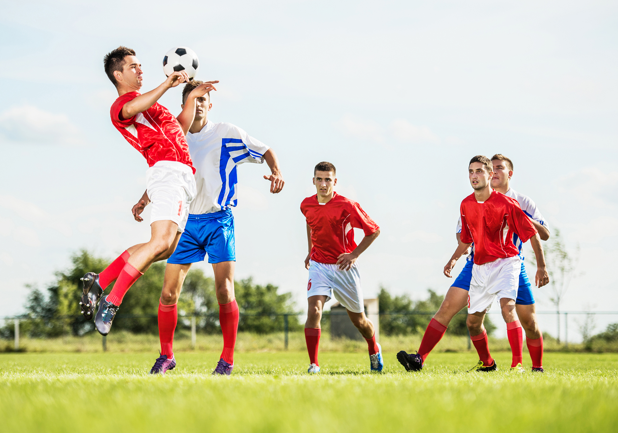 九游娱乐网站-精彩足球比赛中选手们展露才华