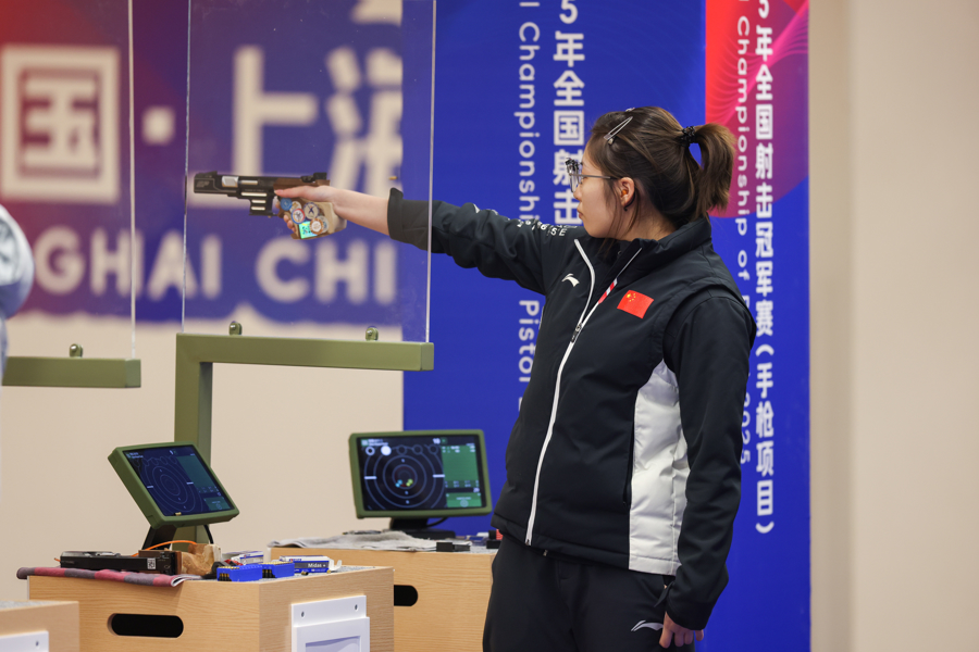 射击比赛中表现抢眼，惊艳观众