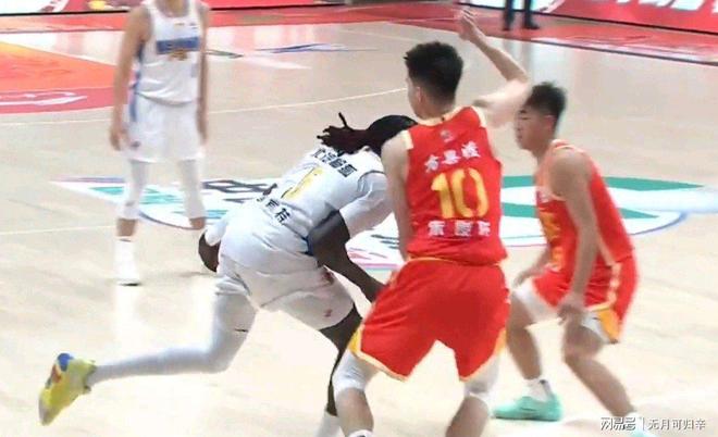 76人力克北京队，胡金秋统治全场的简单介绍