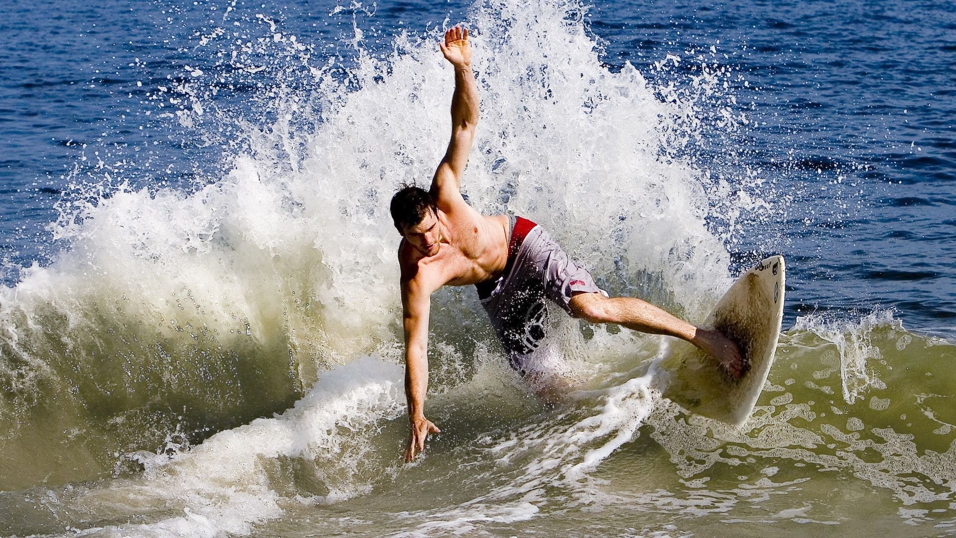 跨界统治力，当灰熊撕裂掘金，库里在F1赛道完成终极超车