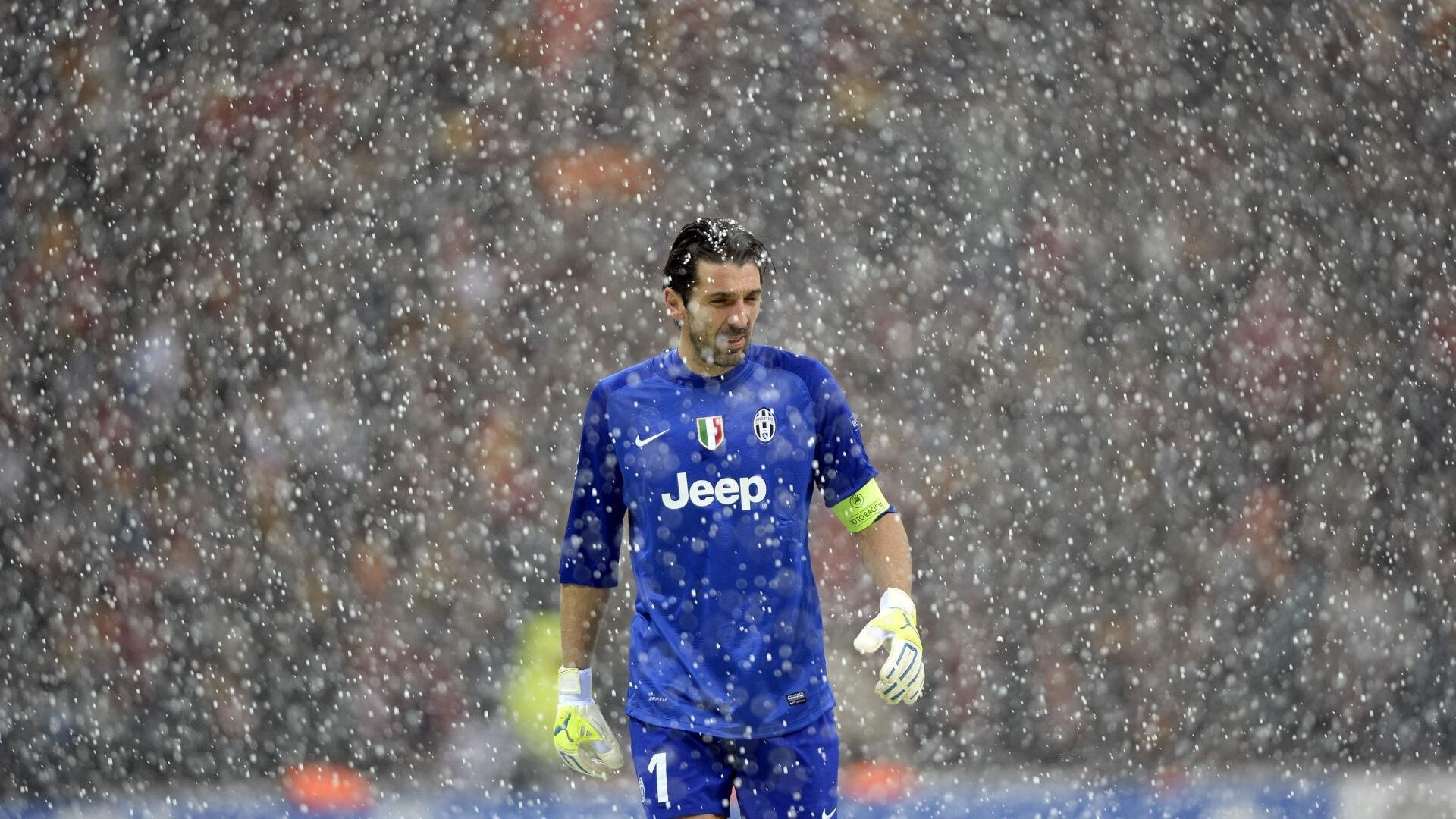 赛道上的双重奇迹，红牛二队险胜雷诺，汉密尔顿王者归来带队取胜